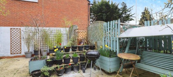 7 bedrooms House in Slough, United Kingdom No. 10438 13