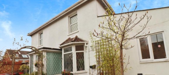 7 bedrooms House in Slough, United Kingdom No. 10438 5