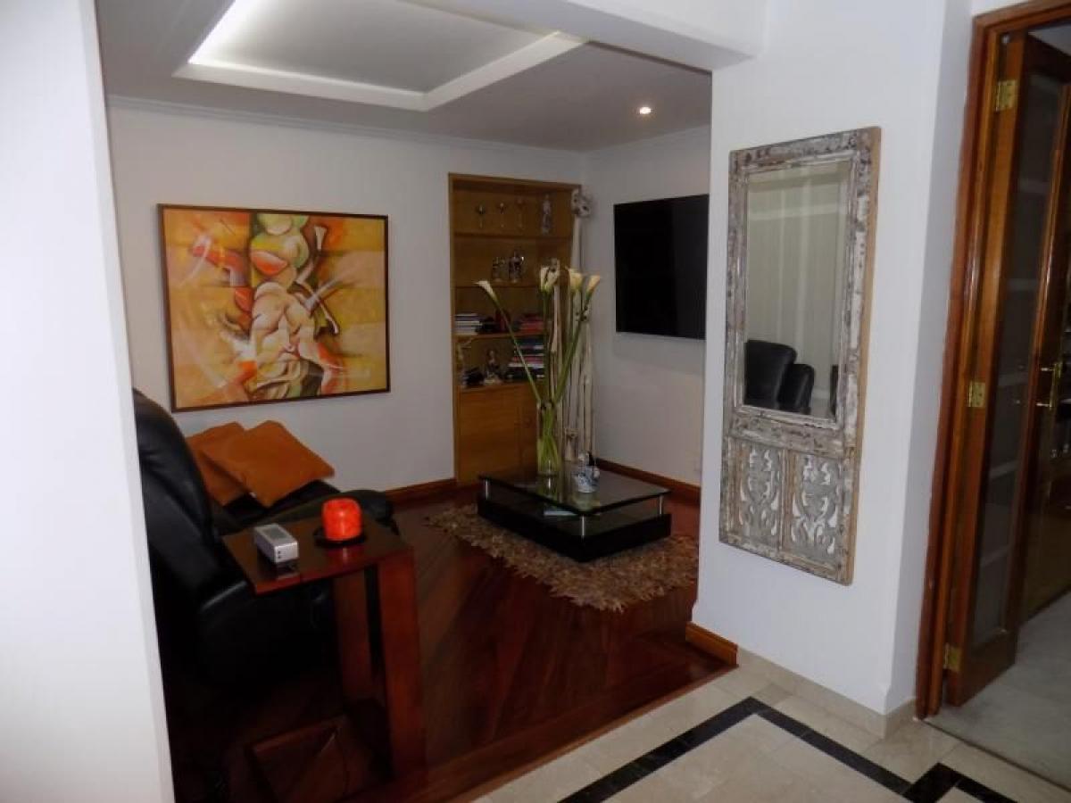 Casa de 3 dormitorios en Bogotá, Colombia No. 13342