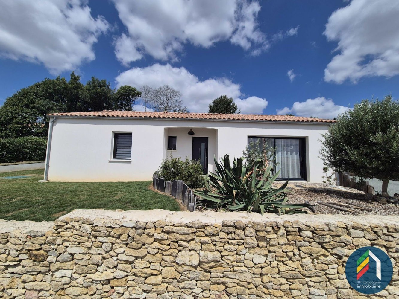 3 bedrooms House in Vendee, France No. 299244