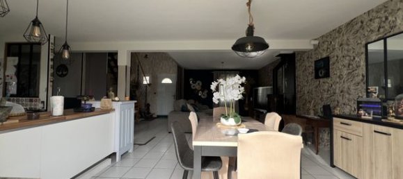 Casa de 5 dormitorios en Neuille-Pont-Pierre, France No. 300668 4