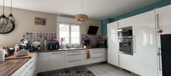 Casa de 5 dormitorios en Neuille-Pont-Pierre, France No. 300668 3