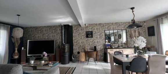 Casa de 5 dormitorios en Neuille-Pont-Pierre, France No. 300668 5