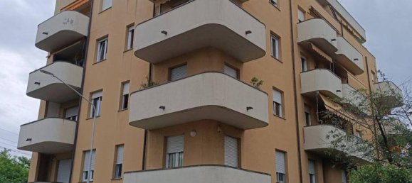 Квартира с 3 комнатами в Галларате, Италия № 160969 2