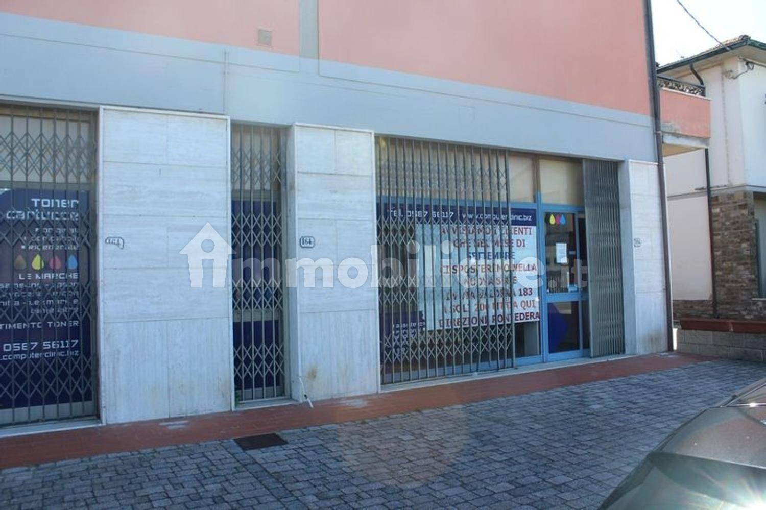 257m² Commercial property in Ponsacco, Italy No. 349254