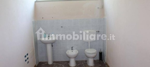 257m² Commercial property in Ponsacco, Italy No. 349254 16