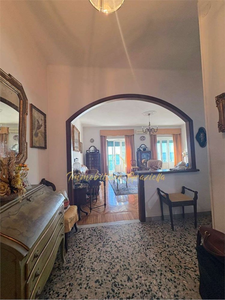 3-salle Appartement à Ospedaletti, Italy No. 99624