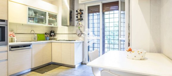 2 bedrooms Apartment in Rome, Italy No. 193193 3