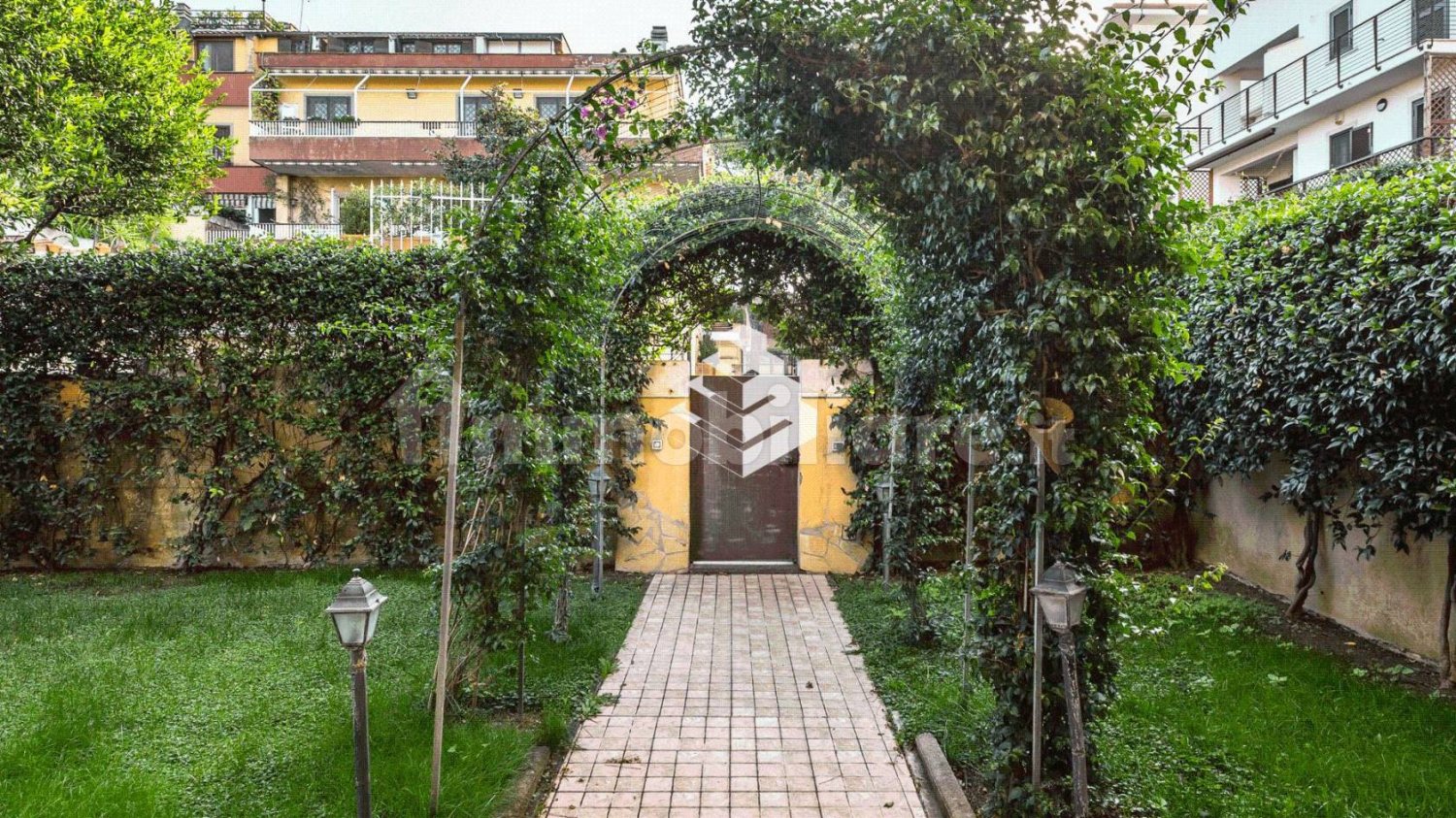 2 bedrooms Apartment in Rome, Italy No. 193193