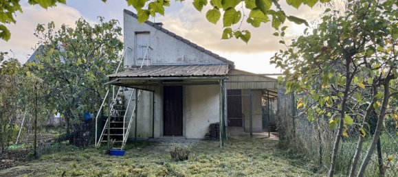 Studio in Chateauneuf-sur-Loire, France No. 211085 3