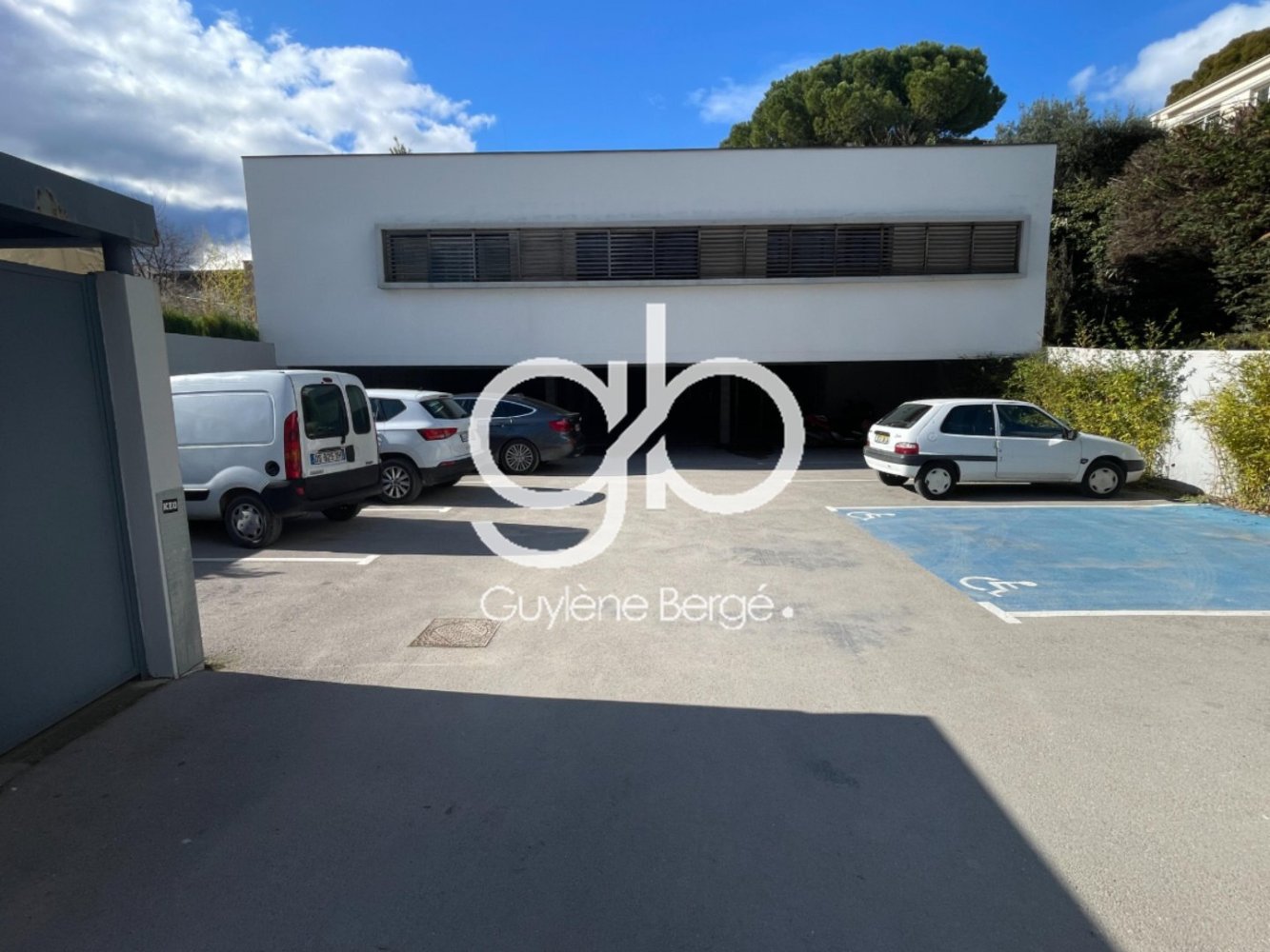 275m² Office in Montpellier, France No. 294483