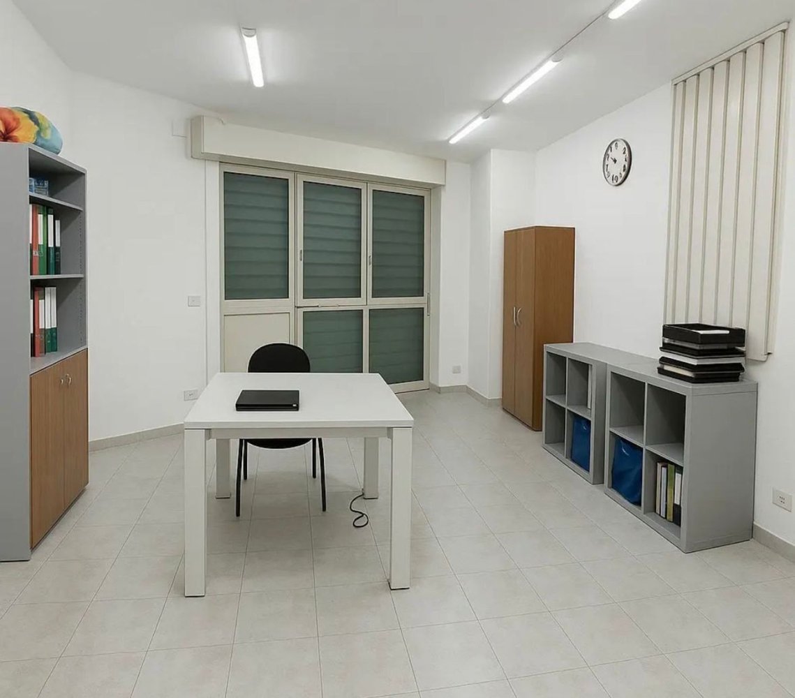 Bureau à Sassari, Italy 90m² No. 299814