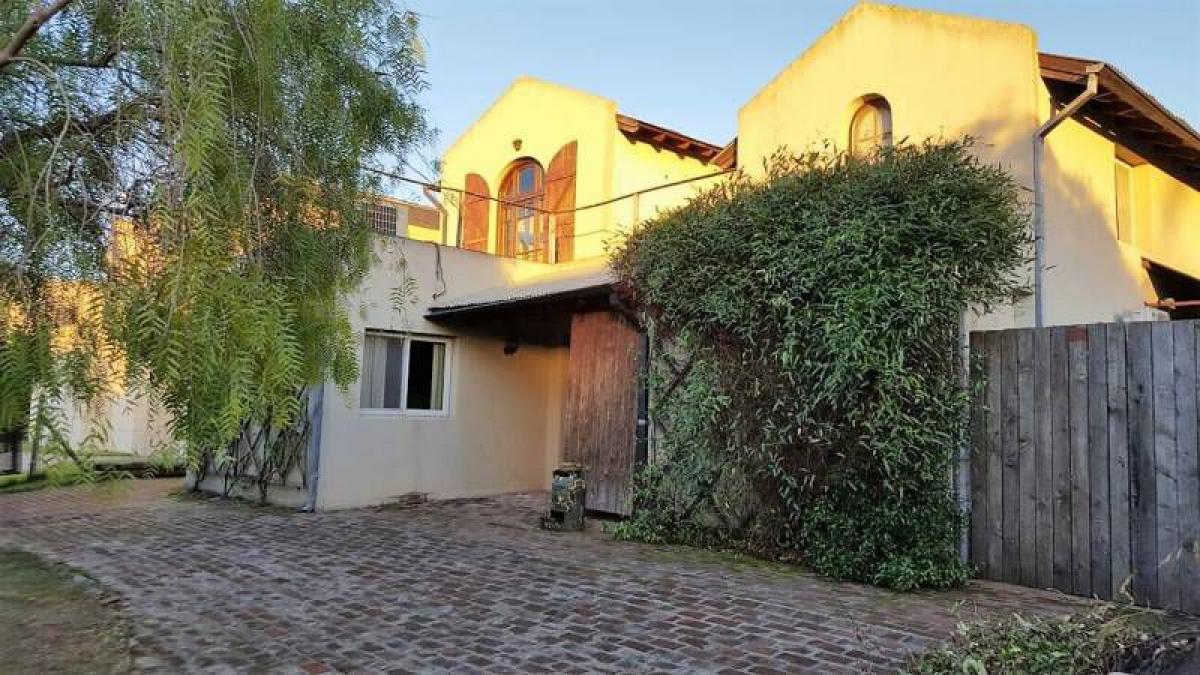 Casa de 3 dormitorios en Tigre, Argentina No. 101723