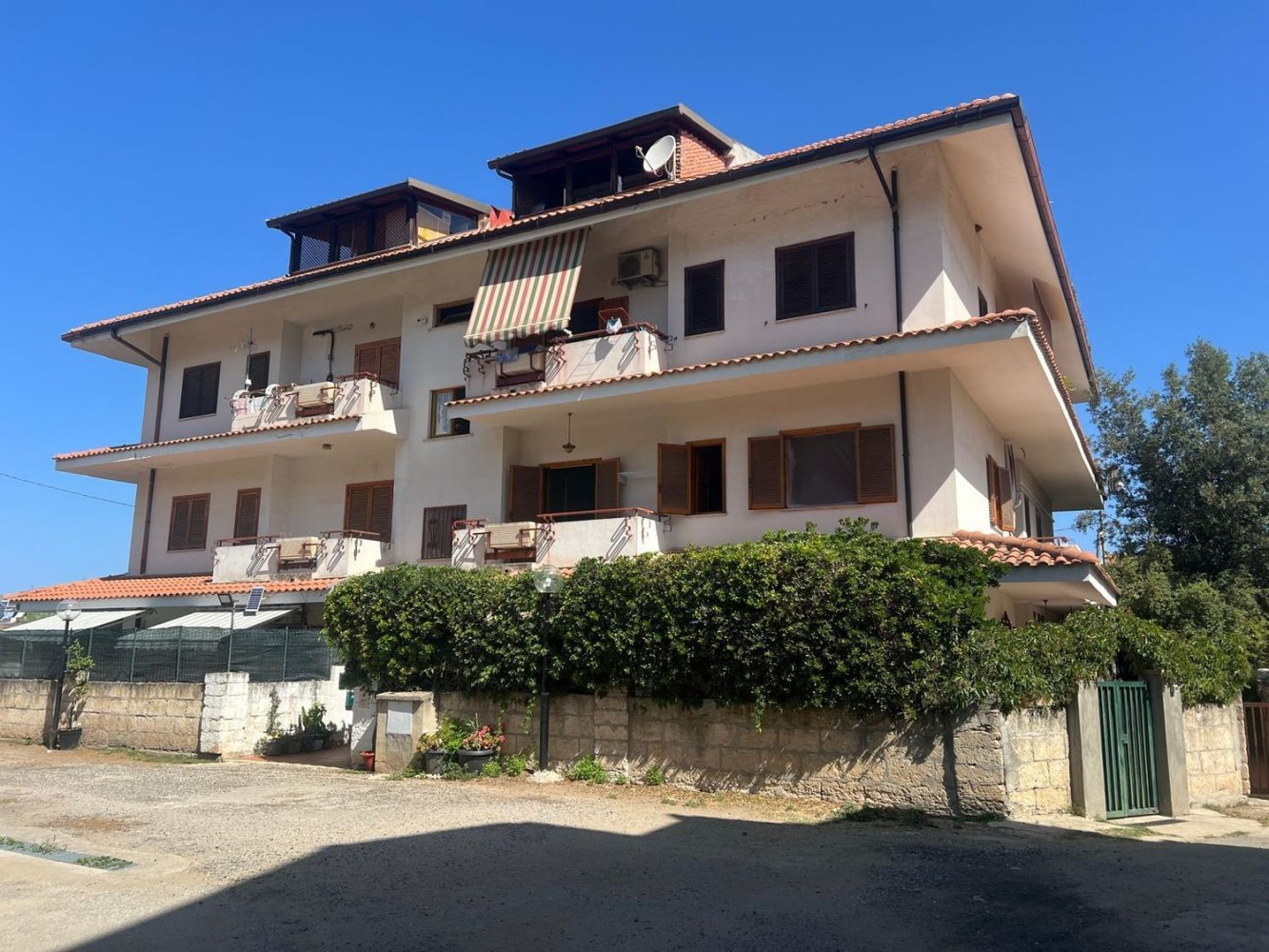 Дуплекс с 4 комнатами в Вибо Валентия, Италия № 297083