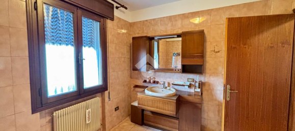 5 rooms House in Riese Pio X, Italy No. 14715 63