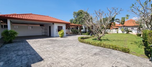 3 bedrooms Cafe / restaurant in Bang Lamung, Thailand No. 5150 11