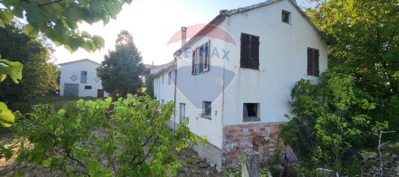 Casa de 9 habitaciónes en Mergo, Italy No. 2978 3