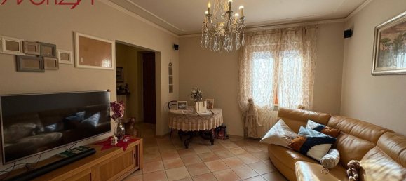7 rooms House in Capannori, Italy No. 261586 4
