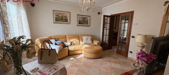 7 rooms House in Capannori, Italy No. 261586 5