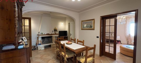 7 rooms House in Capannori, Italy No. 261586 3