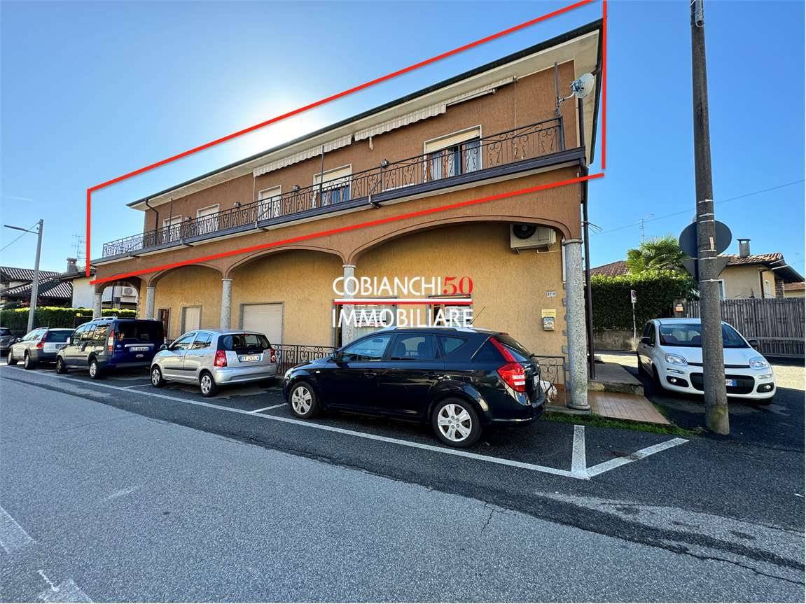 Apartamento de 4 dormitorios en Verbania, Italy No. 158262