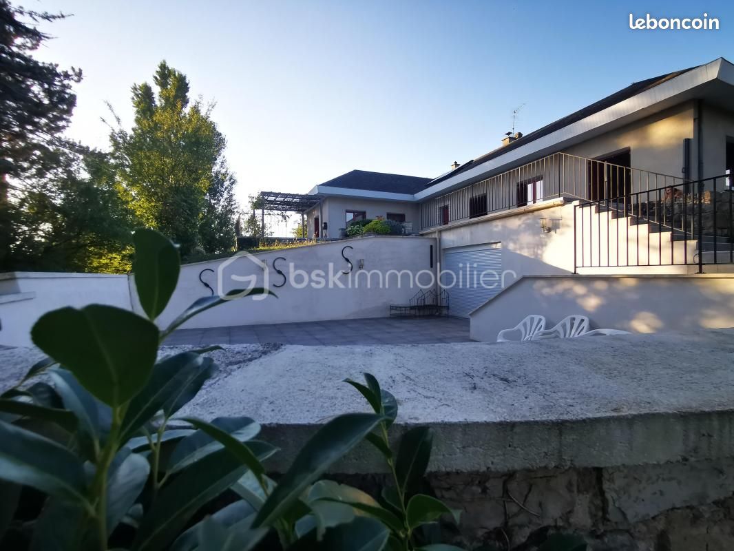 4 bedrooms House in Auxerre, France No. 316641