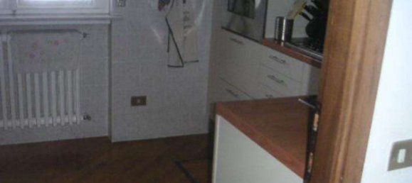 8 rooms House in Gazzada Schianno, Italy No. 14531 12