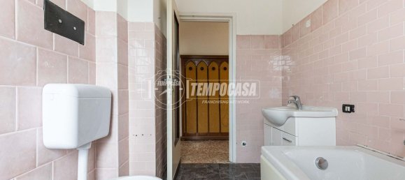 3 rooms Apartment in Lurago d'Erba, Italy No. 313804 15