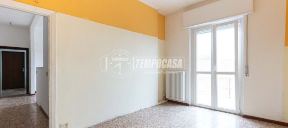 3 rooms Apartment in Lurago d'Erba, Italy No. 313804 7