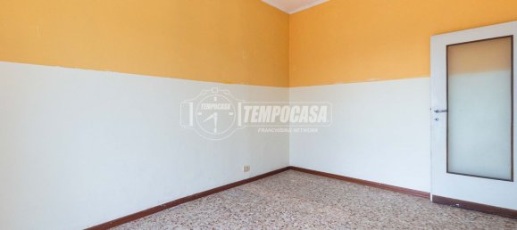3 rooms Apartment in Lurago d'Erba, Italy No. 313804 9
