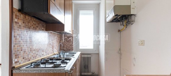 3 rooms Apartment in Lurago d'Erba, Italy No. 313804 4