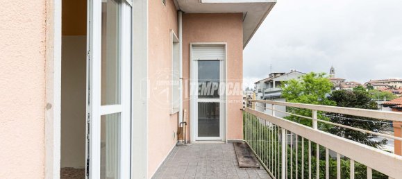 3 rooms Apartment in Lurago d'Erba, Italy No. 313804 12