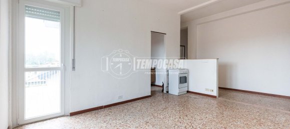 3 rooms Apartment in Lurago d'Erba, Italy No. 313804 2