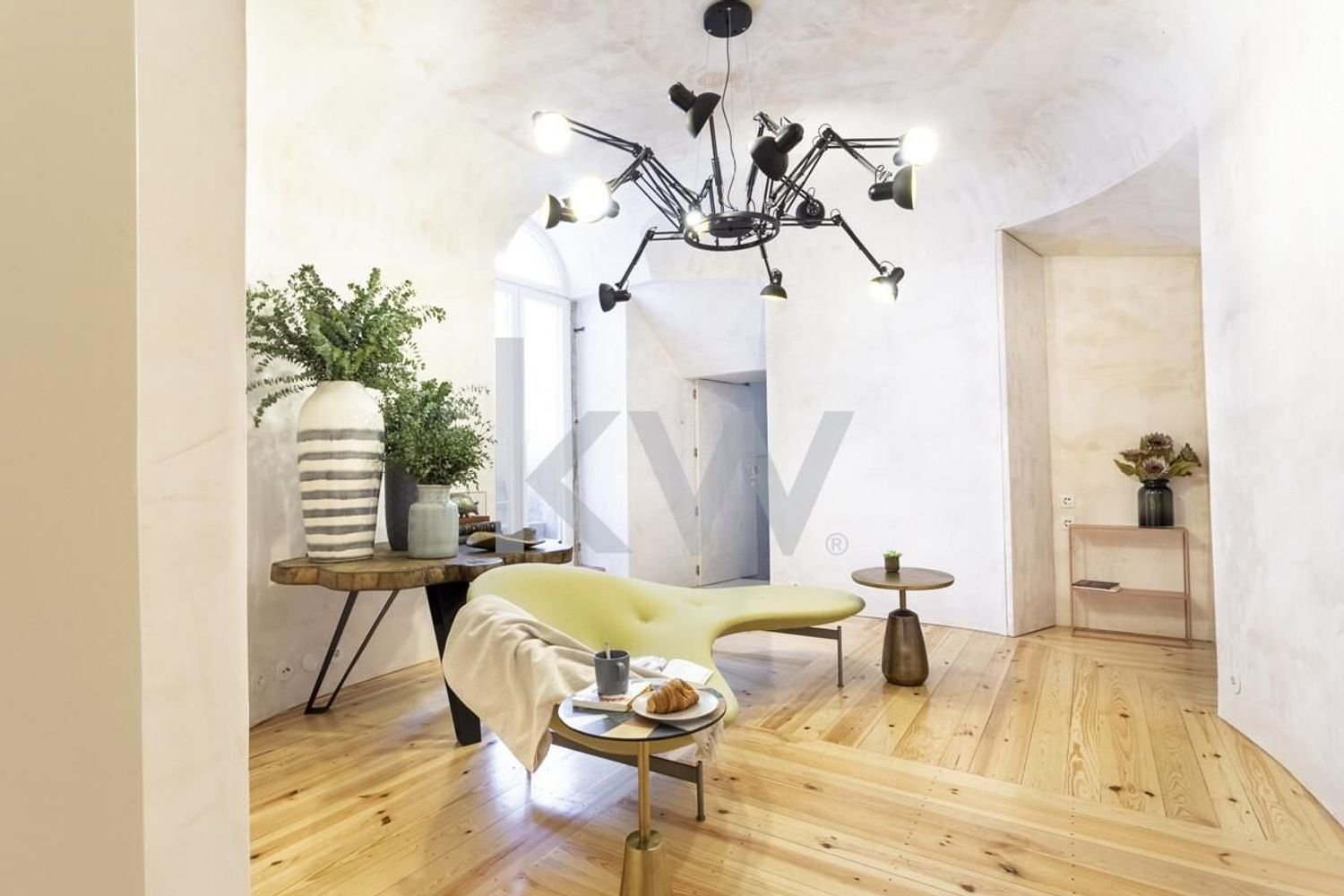 321m² Commercial property in Lisbon, Portugal No. 88480