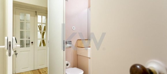 321m² Commercial property in Lisbon, Portugal No. 88480 11