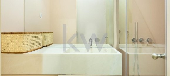 321m² Commercial property in Lisbon, Portugal No. 88480 12