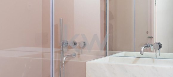 321m² Commercial property in Lisbon, Portugal No. 88480 8