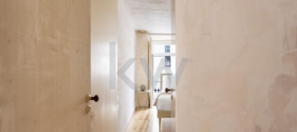 321m² Commercial property in Lisbon, Portugal No. 88480 29