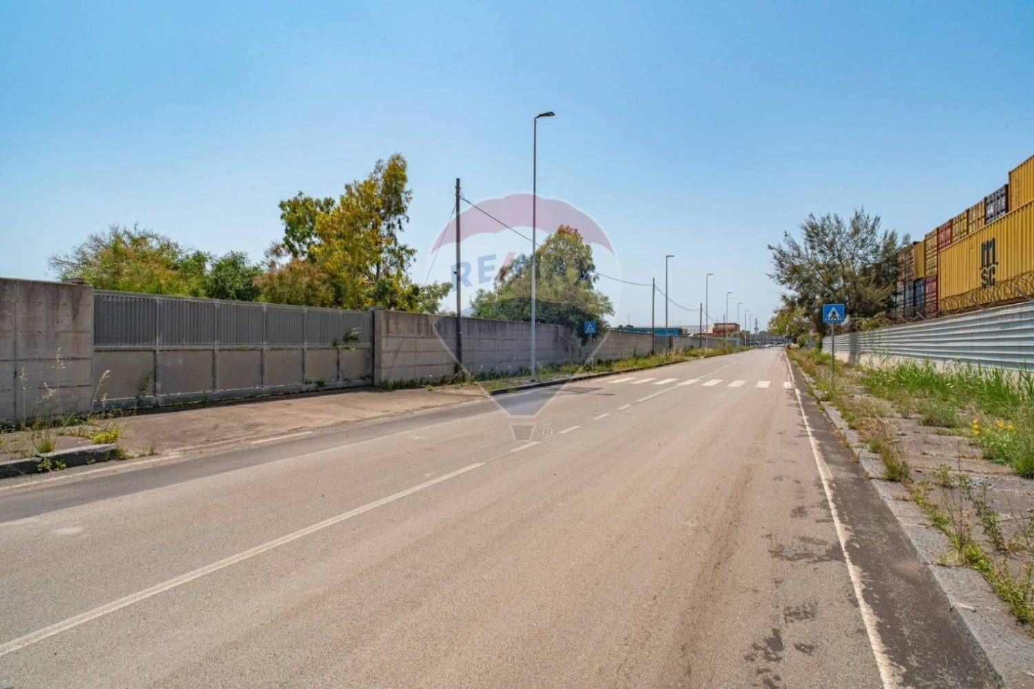 Terreno en Catania, Italy 12000 m² No. 337334