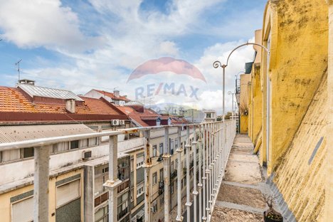 6 bedrooms Apartment in Lisbon, Portugal No. 76054