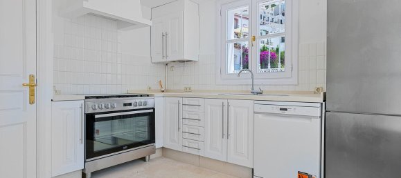 3 bedrooms Townhouse in La Quinta, Spain No. 29941 3