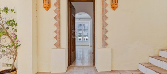 3 bedrooms Townhouse in La Quinta, Spain No. 29941 9