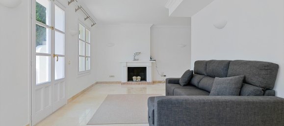 3 bedrooms Townhouse in La Quinta, Spain No. 29941 2