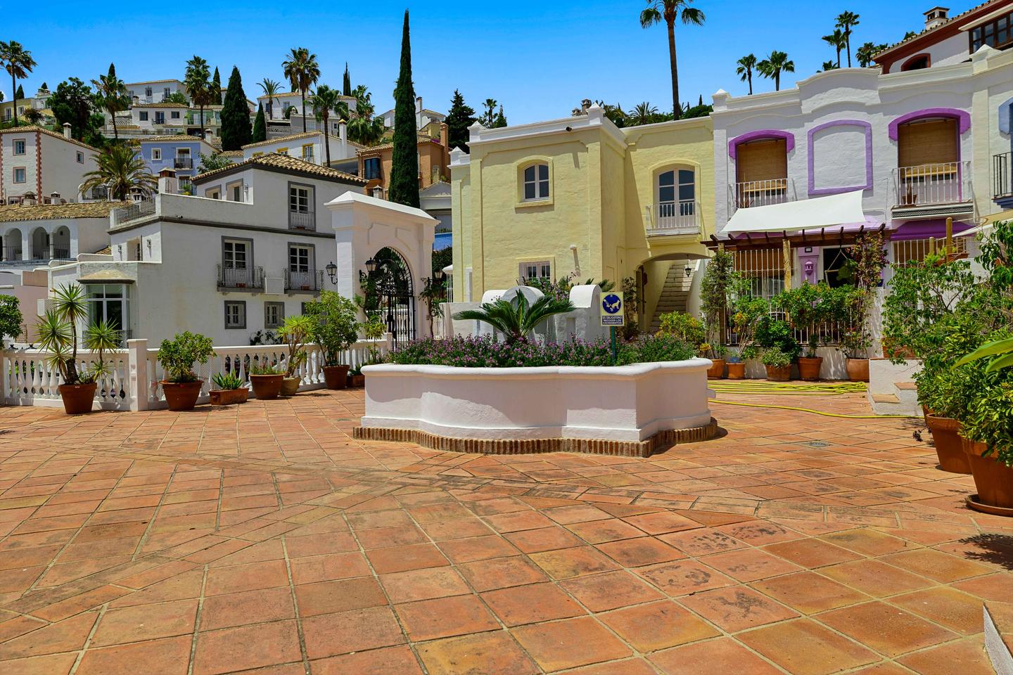 3 bedrooms Townhouse in La Quinta, Spain No. 29941