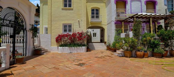 3 bedrooms Townhouse in La Quinta, Spain No. 29941 8