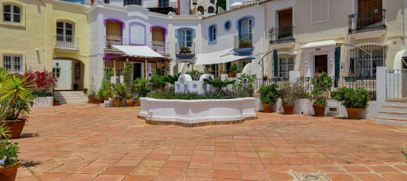 3 bedrooms Townhouse in La Quinta, Spain No. 29941 7