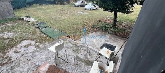 Коммерческая недвижимость с 1 комнатой в Масса, Италия № 351328 2