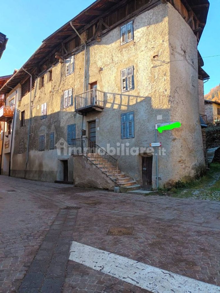 20 bedrooms House in Terzolas, Italy No. 203750