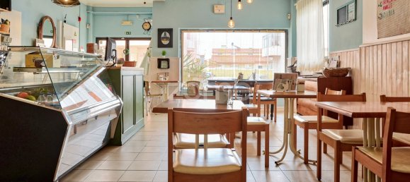 82m² Commercial property in Cascais, Portugal No. 73309 4