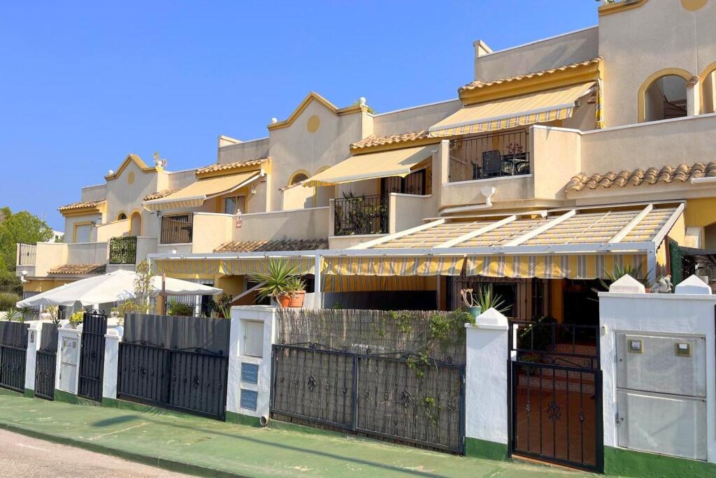 3 bedrooms Townhouse in Torrevieja, Spain No. 280977